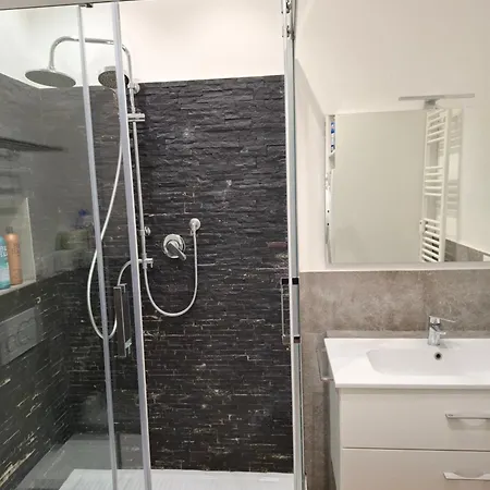 Maison d'hôtes St Peter's Max Tesla 4*